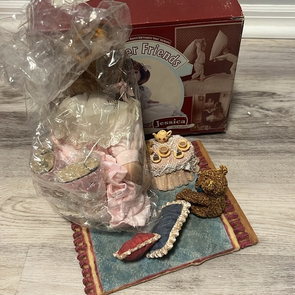 Forever Friends Jessica Teatime Cracker Barrel NIB Porcelain Doll - Picture 3 of 5